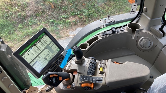 John Deere 7R330 65265923884809613 © GM Bilder