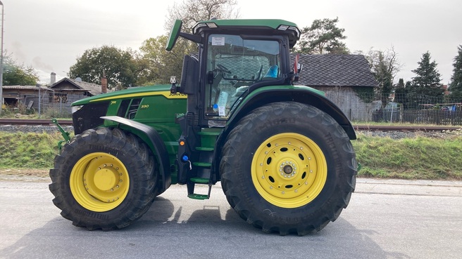 John Deere 7R330 6526592388480968 © GM Bilder