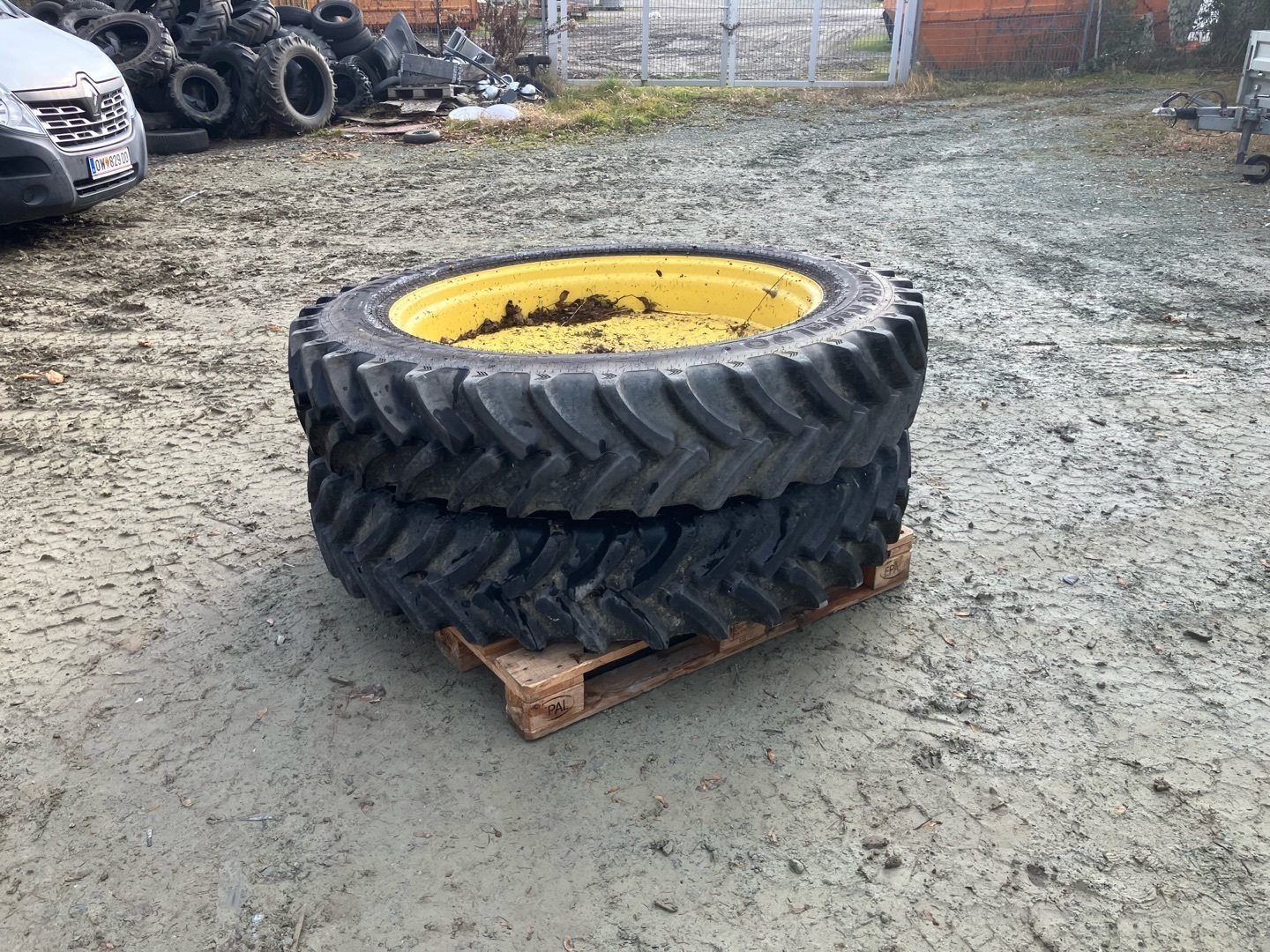 Diverse 12.4 R 42 67576005696313950 © GM Bilder