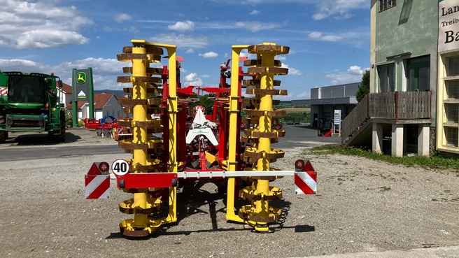 PÃ¶ttinger Terria 5040 683693786 © GM Bilder
