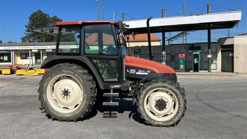 New Holland L65 39613631 © GM Bilder