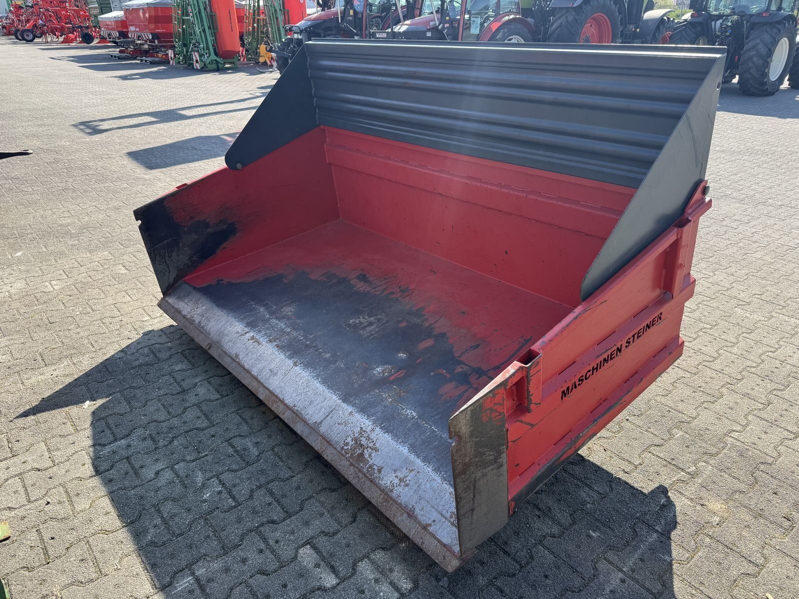 Diverse Steiner Hochkippschaufel 2m 52101124 © GM Bilder