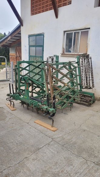 [3372-55687520.jpg]