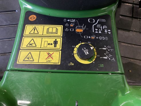 John Deere X 748 41767906 © GM Bilder
