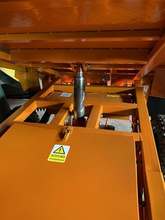 [3588-59819220.jpg]