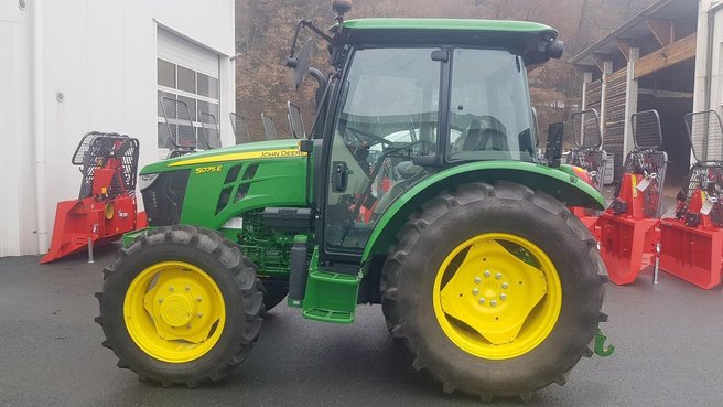 John Deere 5075E 33873553 © GM Bilder