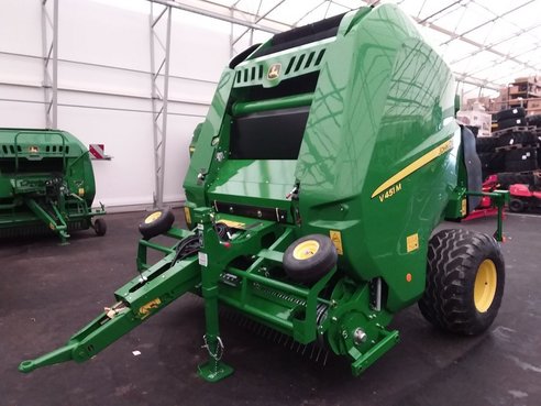 John Deere 451M 35648840 © GM Bilder