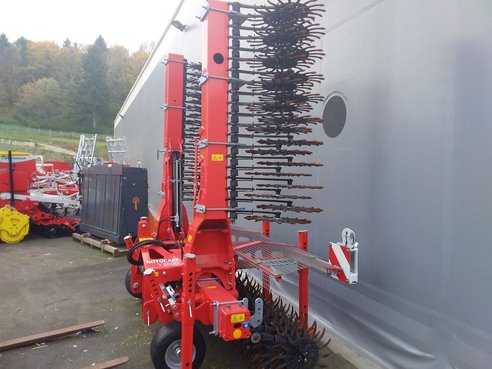 CFS Pöttinger Rollstriegel V6600 46572550 © GM Bilder