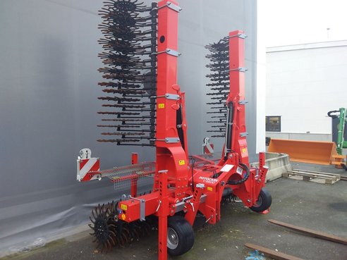 CFS Pöttinger Rollstriegel V6600 46572553 © GM Bilder