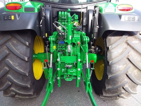John Deere 6110R 47108675 © GM Bilder