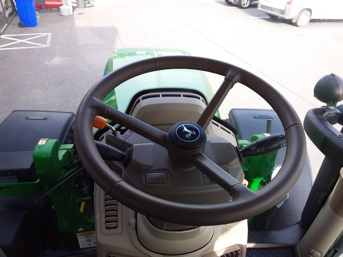 John Deere 6110R 47108677 © GM Bilder
