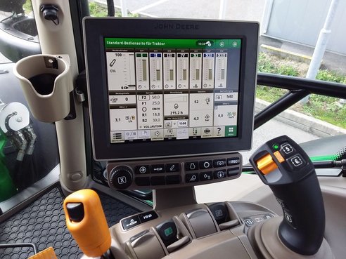 John Deere 6110R 47108678 © GM Bilder