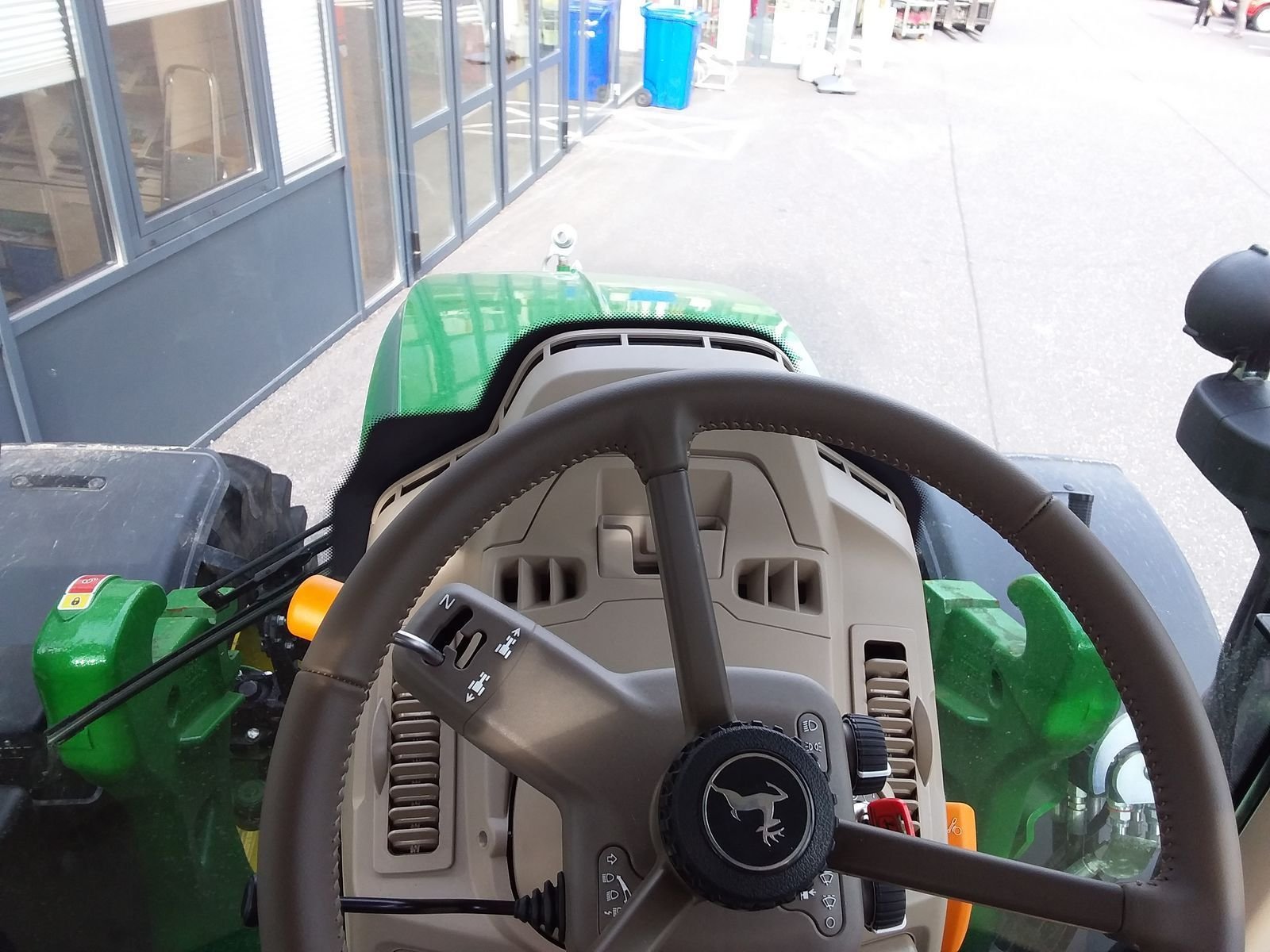 John Deere 6M105 AUTOPOWR 64925606 © GM Bilder