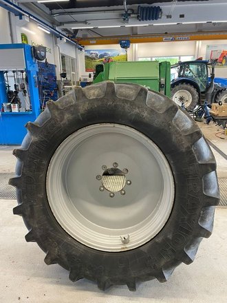 [3622-42997470.jpg]