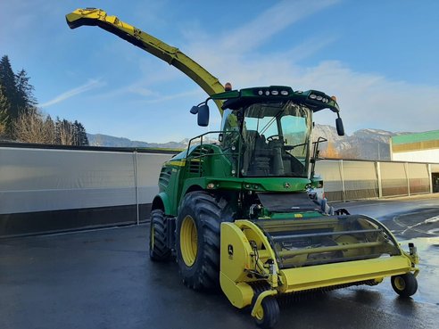 John Deere 8400i Häcksler 48716250 © GM Bilder