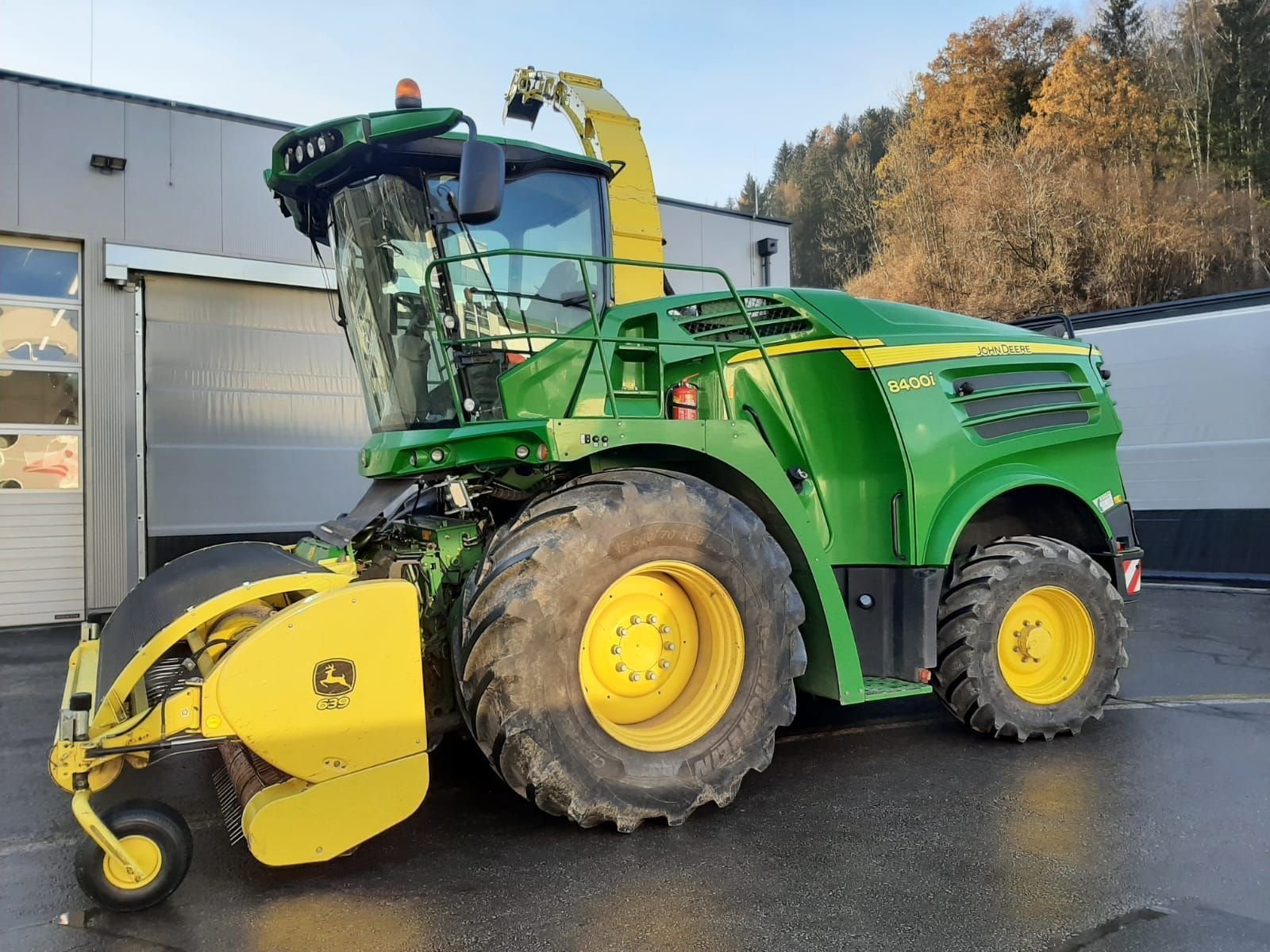 John Deere 8400i Häcksler 487162513 © GM Bilder