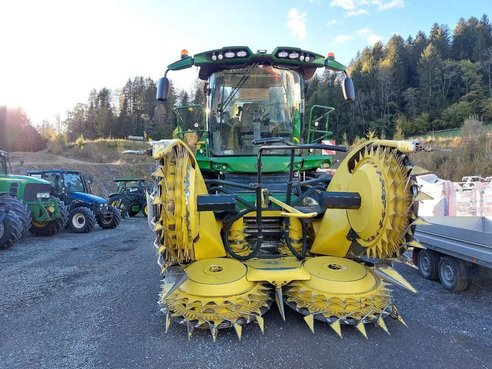 John Deere 8400i Häcksler 487162514 © GM Bilder