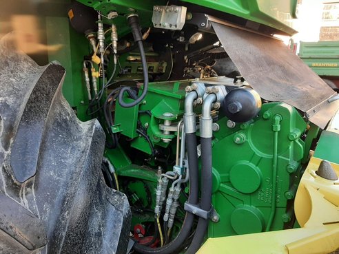 John Deere 8400i Häcksler 48716254 © GM Bilder