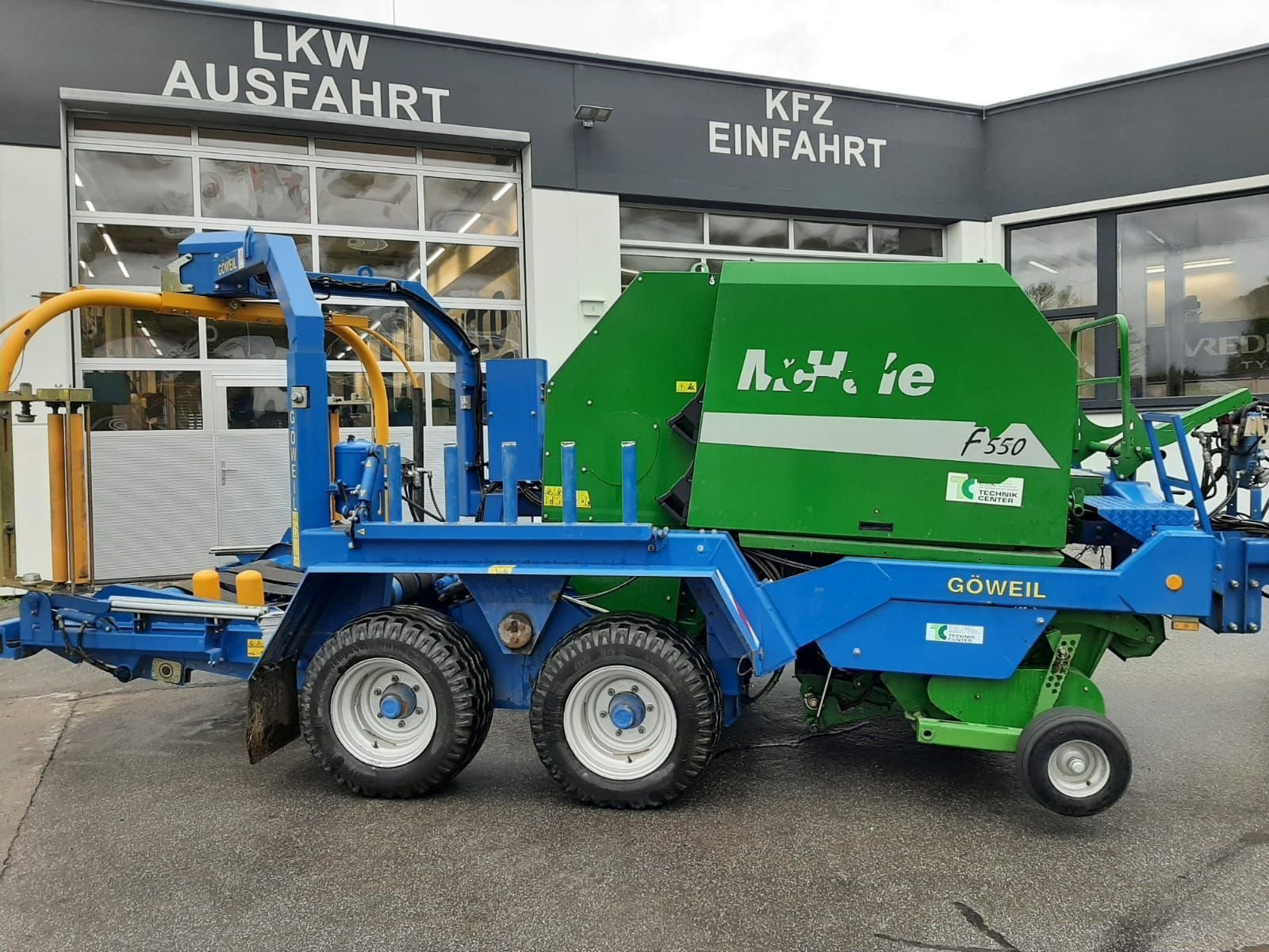 GÃ¶weil McHale F550 Presse mit Göweil 5040G Wickler 560648912 © GM Bilder