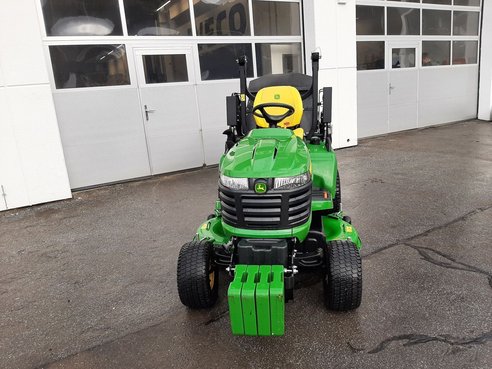 John Deere Rasentraktor X950R mit Hochentleerung  66118321 © GM Bilder