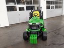 John Deere Rasentraktor X950R mit Hochentleerung  66118321 © GM Bilder