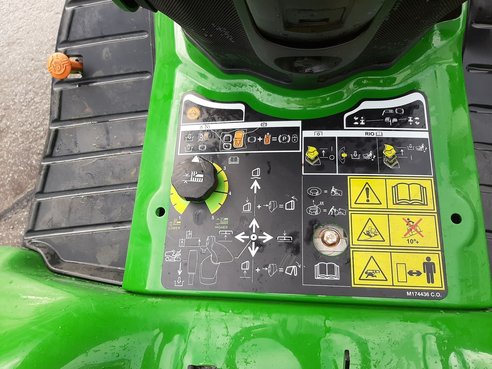 John Deere Rasentraktor X950R mit Hochentleerung  66118323 © GM Bilder