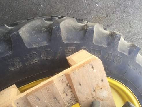 Diverse Räder John Deere 270/95R32,  320/95R46 54313653 © GM Bilder