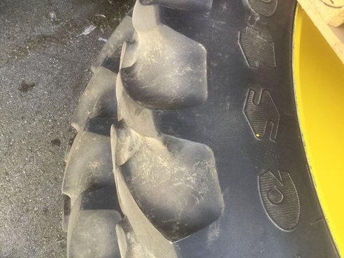 Diverse Räder John Deere 270/95R32,  320/95R46 54313655 © GM Bilder
