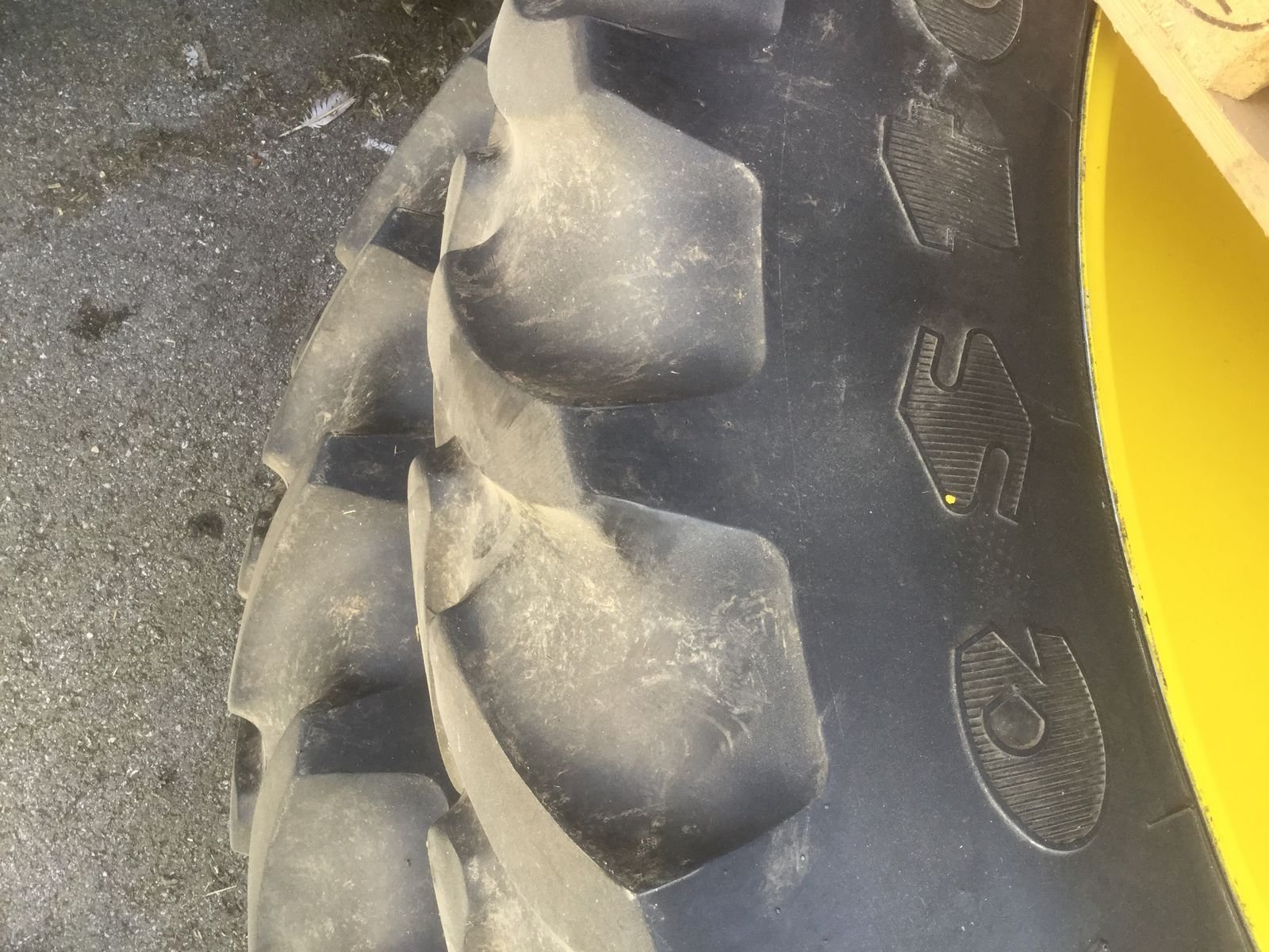 Diverse Räder John Deere 270/95R32,  320/95R46 54313655 © GM Bilder