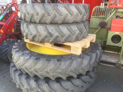 Diverse Räder John Deere 270/95R32,  320/95R46 54313656 © GM Bilder