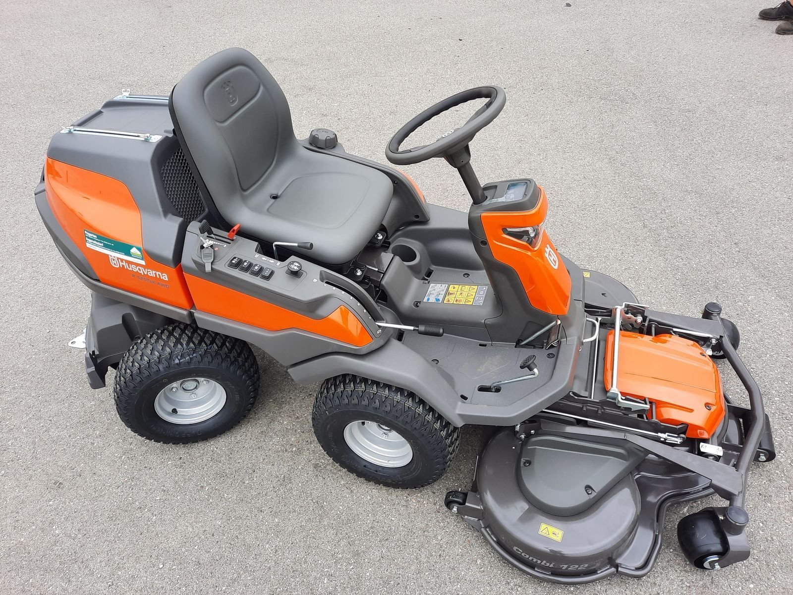 Husqvarna R 420 TsX AWD 54554450 © GM Bilder