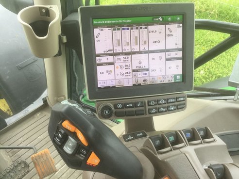 John Deere 6110R 575072911 © GM Bilder