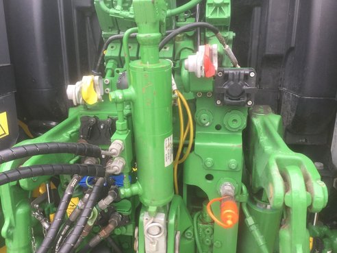 John Deere 6110R 575072914 © GM Bilder