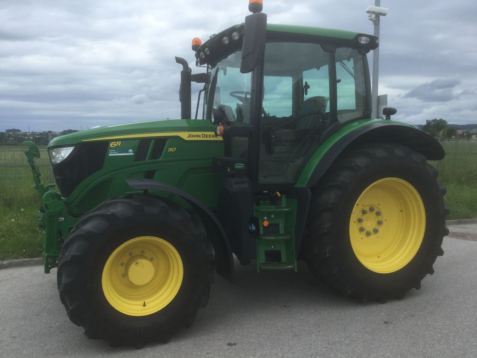John Deere 6110R 57507292 © GM Bilder
