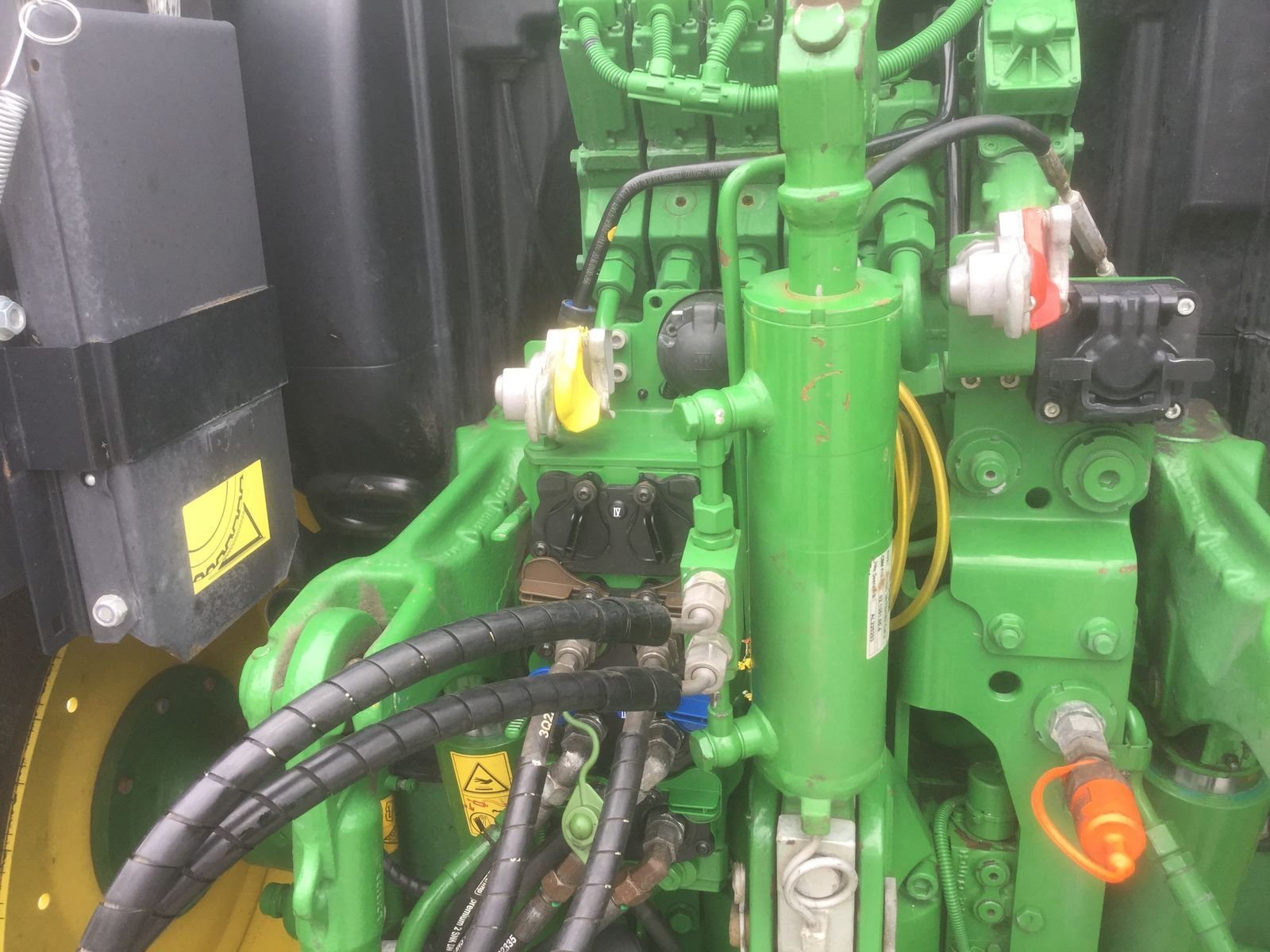 John Deere 6110R 57507297 © GM Bilder