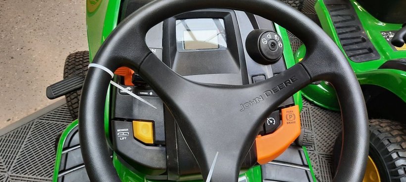 John Deere John Deere X350R Rasentraktor 800014664 © GM Bilder