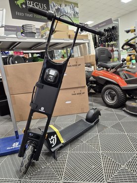 Diverse Skutta / E-Scooter Husqvarna  800020874 © GM Bilder