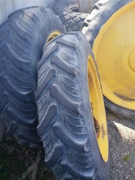 Diverse Pflegebereifung Taurus Soilsaver 44099326 © GM Bilder