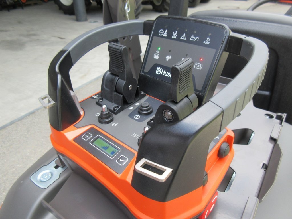 Husqvarna RIDER P 524 XR EFI mit Funkfernsteuerung inkl. Mähdeck 122 X Husqvarna 190399812 © GM Bilder