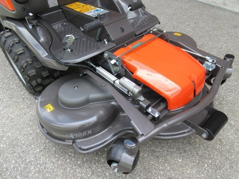 Husqvarna RIDER P 524 XR EFI mit Funkfernsteuerung inkl. Mähdeck 122 X Husqvarna 190399815 © GM Bilder