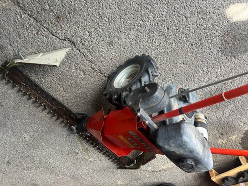 Diverse Bucher M100 Motormäher 1.6m Fingerbalken mit Ersatzmesser 190460932 © GM Bilder