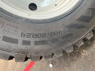 [10141-190475610.jpg]