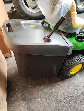 John Deere X147R 190244473 © GM Bilder