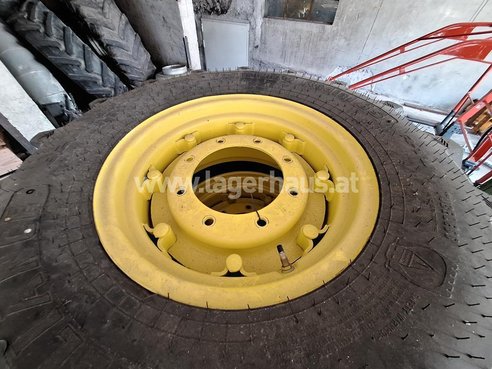 Diverse RÄDER ZU JOHN DEERE TRAKTOR 5058E 3290-19032363-2 © GM Bilder
