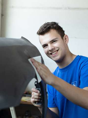 Starte deine Lehre als Karosseriebautechniker/in! © RWA Starte deine Lehre als Karosseriebautechniker/in! © RWA