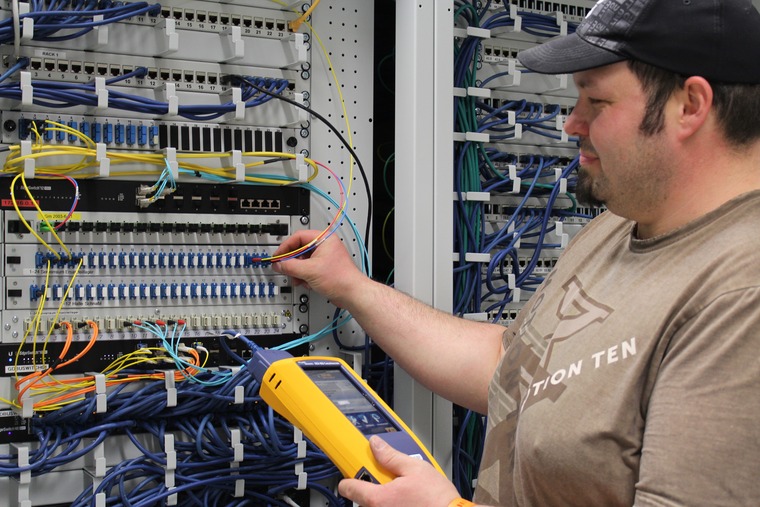 Schwachstromtechniker.jpg Schwachstromtechniker.jpg