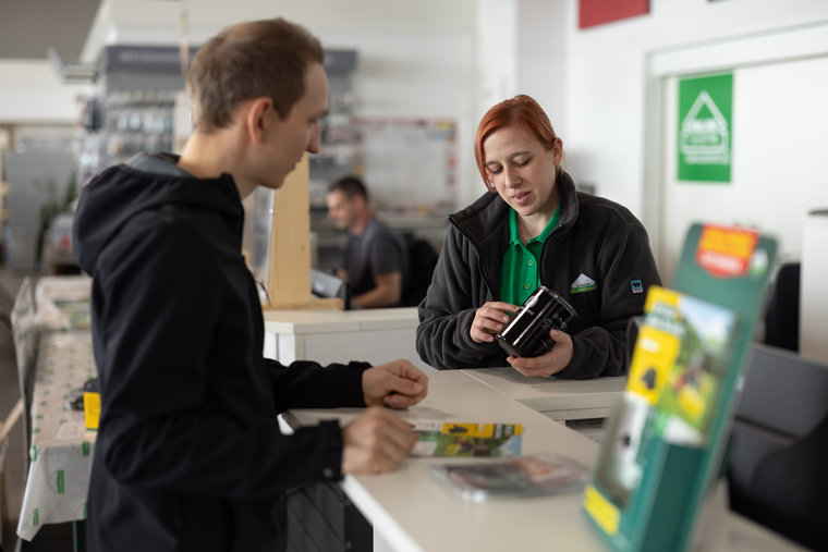 Fachverkäufer Ersatzteile.jpg Fachverkäufer Ersatzteile.jpg